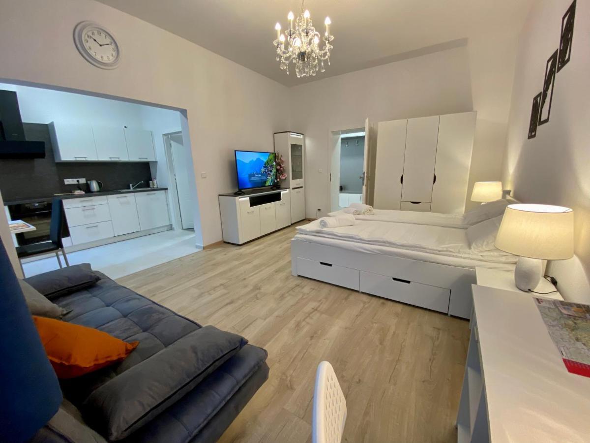 Top Class Apartments In Carlsbad KLV Exterior foto