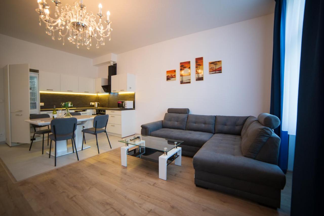 Top Class Apartments In Carlsbad KLV Exterior foto