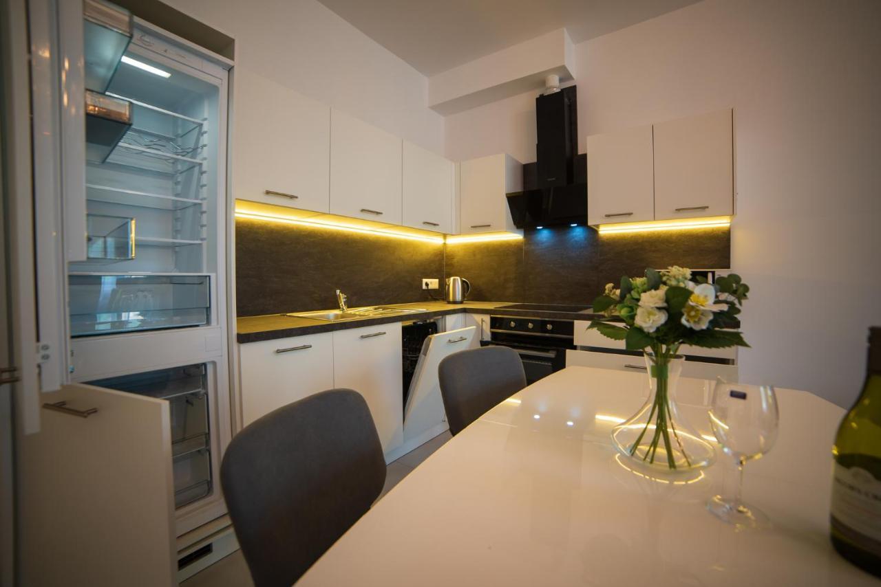 Top Class Apartments In Carlsbad KLV Exterior foto